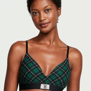 Never worn Victoria secret T-shirt wireless bra
